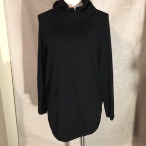 Turtleneck, curved hem soft black longsleeve tunic